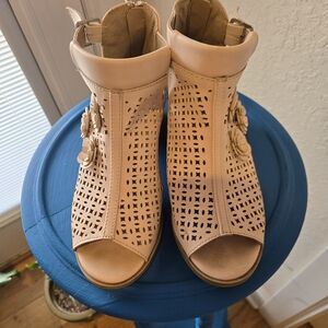 Kids Cream Cut-Out Sandals